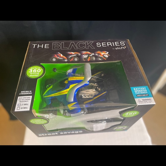 Radio controlled stunt vehicle - Picture 12 of 14